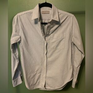 🤍💙 Stripe Everlane button up 0 comfy and professional!
